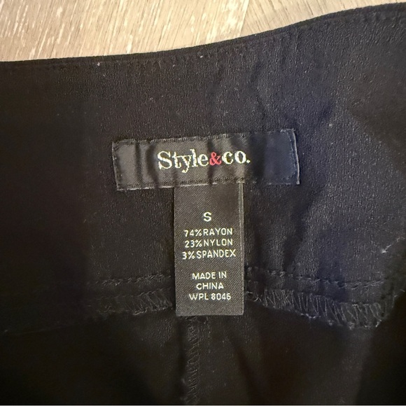 Style & Co Black Capris with Classic Straight-Leg Design - Picture 4 of 5